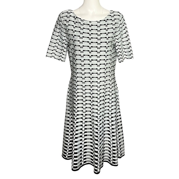 St. John Gray Black Knit Fit & Flare Dress Rayon Wool Printed Boat Neck size 12 - Picture 1 of 11